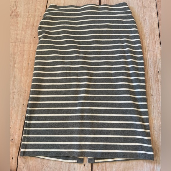 Old Navy Dresses & Skirts - Old Navy Size Small Woman’s Pencil Skirt Grey White Stripes